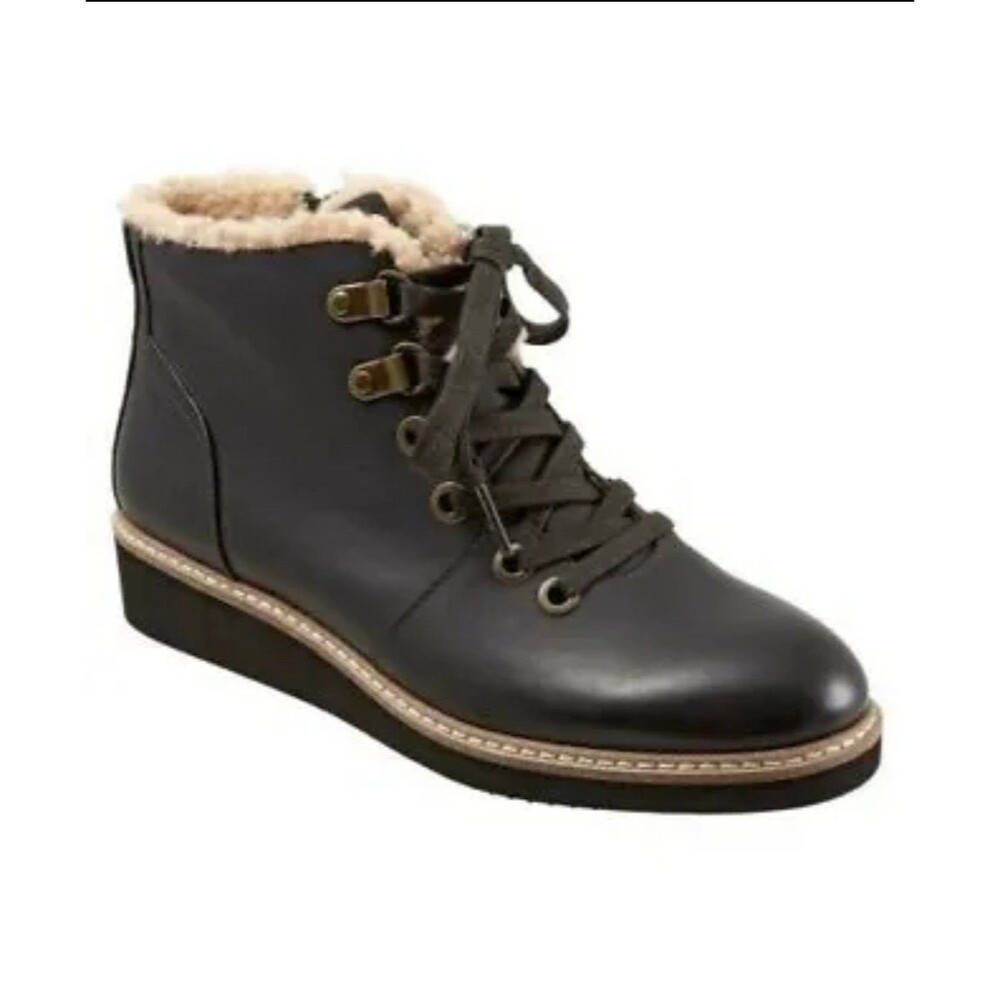 SoftWalk Women's Wilcox Hiking Boot in Charcoal Size 6.5